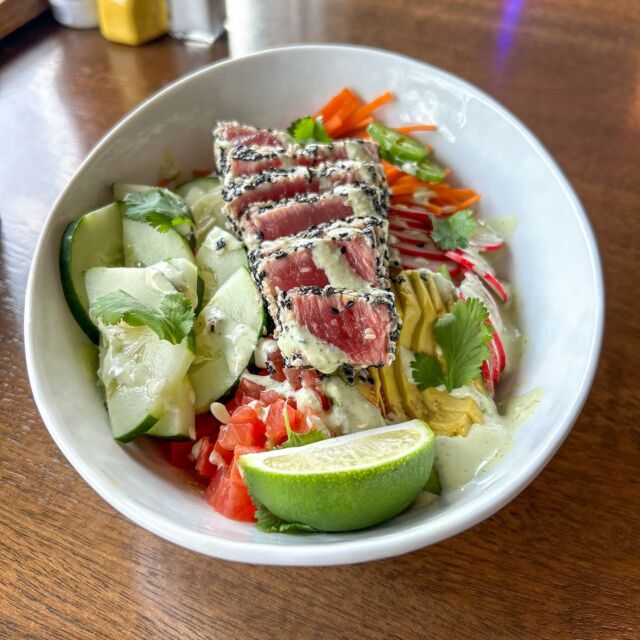 Spring has sprung at Pinsetter Bar & Bowl 🌸 Dive into our delicious Rice Bowls featuring your choice of seared tuna, grilled chicken, falafel, or grilled shrimp! Fresh flavors await. 🍚